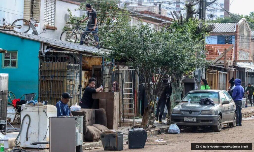 Baixa do Guaiba revela destruicao e prejuizo em Porto Alegre © Rafa NeddermeyerAgencia Brasil O Diário de Notícias do País!