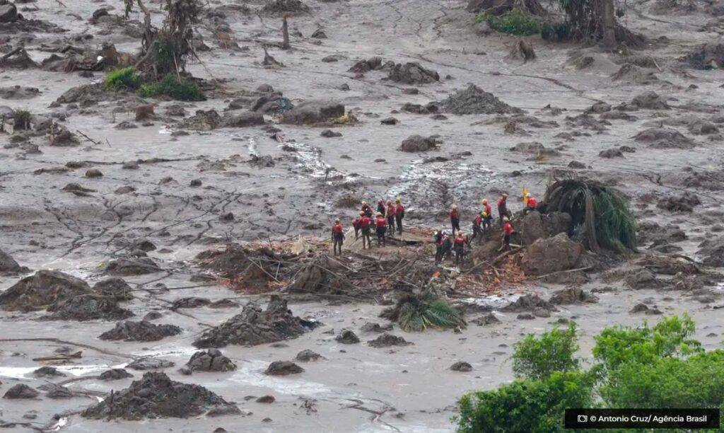 Caso Samarco MPF e DPU cobram execucao da condenacao de R 47 bi © Antonio Cruz Agencia Brasil O Diário de Notícias do País!