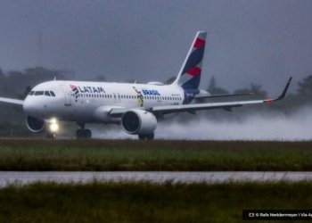 Alagamento em pista do aeroporto de Canoas nao atrapalha voos Aviao da Latam © Rafa Neddermeyer I Via Agencia Brasil 2 O Diário de Notícias do País!