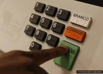 Cabina de votacao com a nova urna modelo UE2020 e apresentada em secao eleitoral simulada no Tribunal Regional Eleitoral do Rio de Janeiro © Fernando Frazao I Via Agencia Brasil O Diário de Notícias do País!