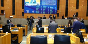 Deputados aprovaram projetos em sessão extraordinária © Lucas S. Costa I VIa Ales
