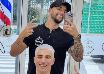 Estilo exige uso de matizadores pós-coloração para manter os fios platinados © Reprodução I Via  Instagram