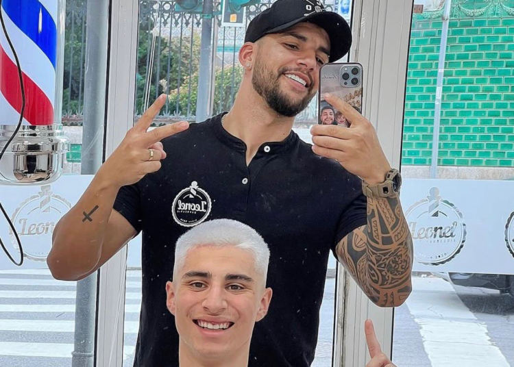 Estilo exige uso de matizadores pós-coloração para manter os fios platinados © Reprodução I Via  Instagram