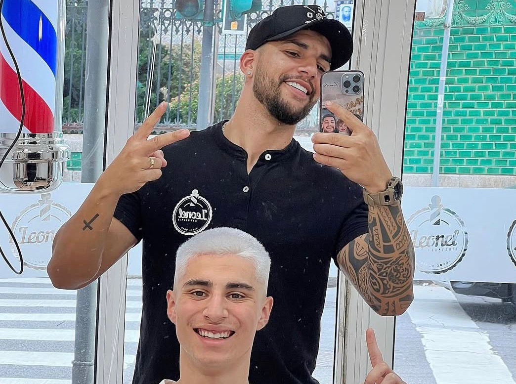 Estilo exige uso de matizadores pós-coloração para manter os fios platinados © Reprodução I Via Instagram