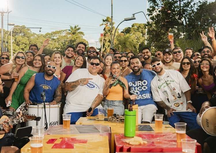 Hit “P do Pecado”, feat de Menos é Mais e Simone Mendes © Divulgação