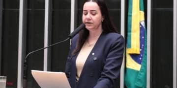 Câmara dos Deputados aprova lei que reforça combate à violência contra a mulher no país