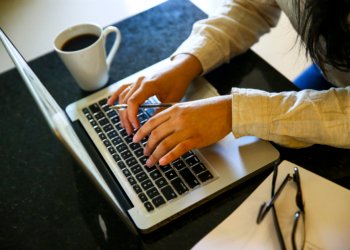 Classe C lidera empreendedorismo no Brasil, aponta pesquisa sobre ascensão social