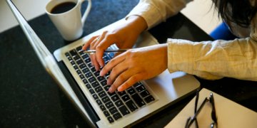 Classe C lidera empreendedorismo no Brasil, aponta pesquisa sobre ascensão social