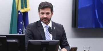 Emprega Turismo avança na Câmara: trabalho formal e Bolsa Família mantido para contratados