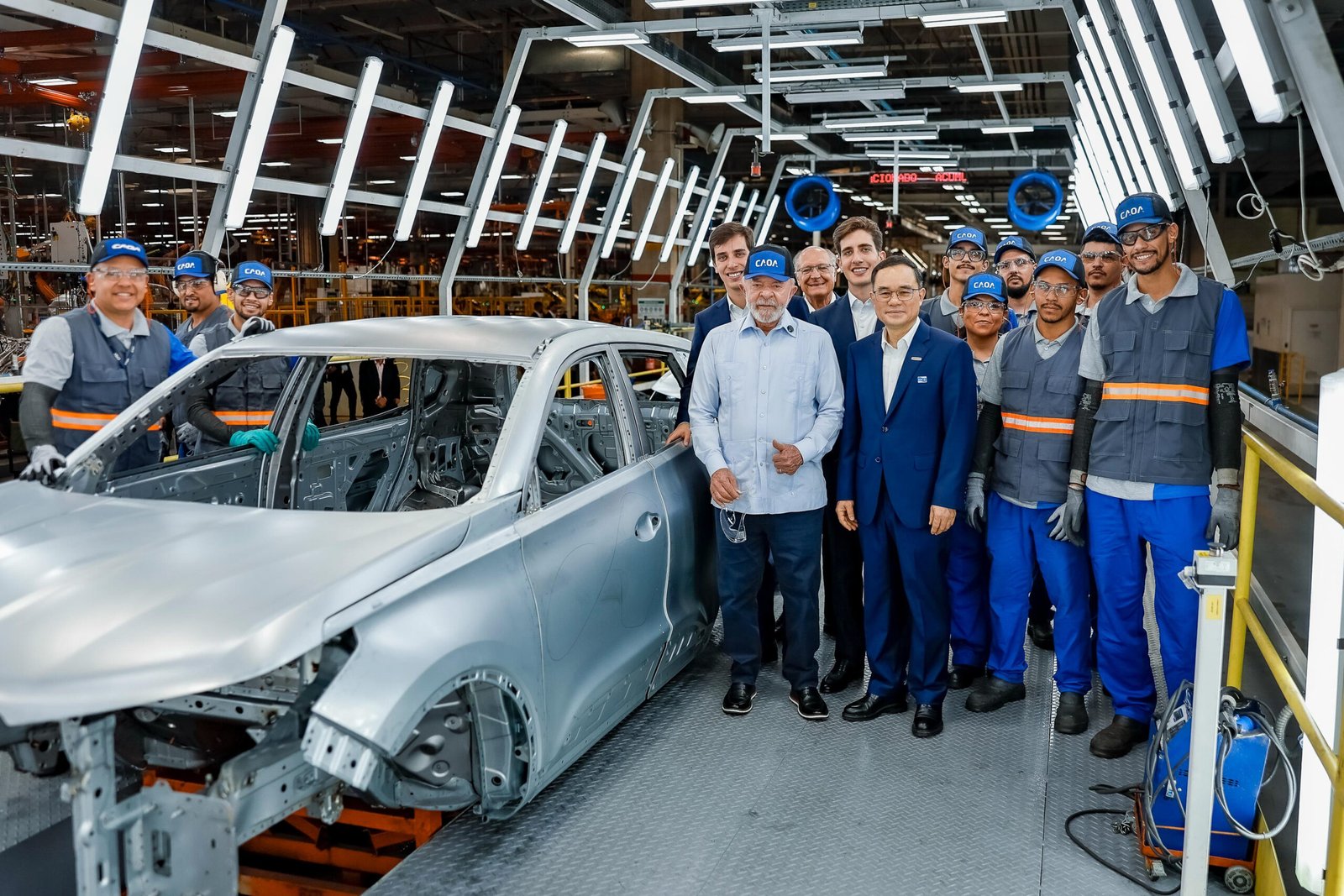 Endividamento das famílias brasileiras preocupa Lula; ministro apresentará solução