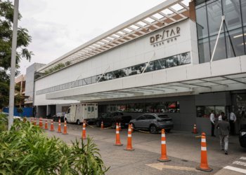 Ex-presidente Bolsonaro recebe alta hospitalar e cumpre prisão domiciliar temporária