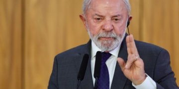 Lula e Ramaphosa: Parceria Brasil-África do Sul foca em defesa e recursos naturais