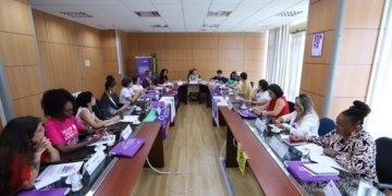 Marcha 8M: Mulheres exigem fim da escala 6x1 e denunciam violência global