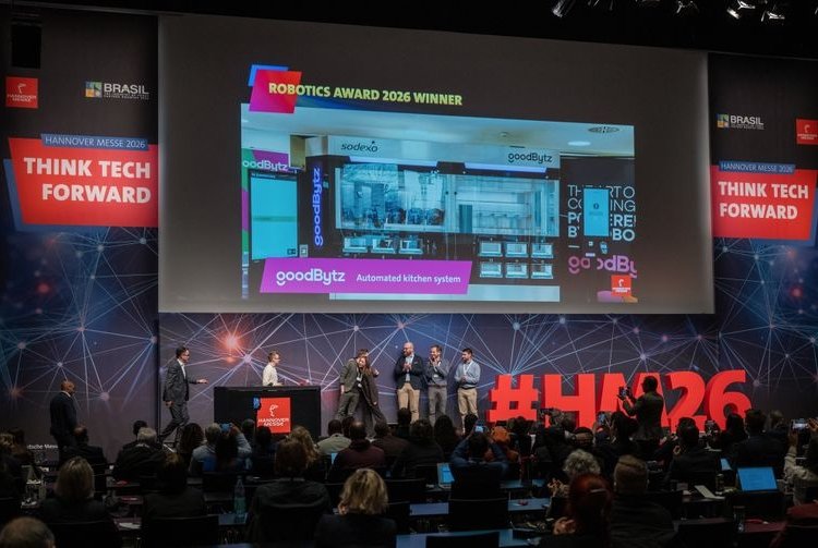 Robô chef com IA da GoodBytz revoluciona a gastronomia e ganha prêmio na Alemanha