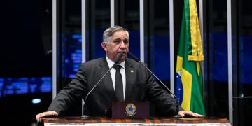 Senador Izalci defende prisão domiciliar de 90 dias a Bolsonaro por razões de saúde
