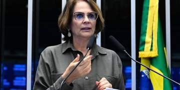 Senadora Damares Alves cobra revisão urgente de políticas contra violência na Câmara