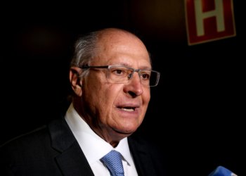 Vice-presidente Alckmin anuncia redução de R$ 0,64 no diesel e plano para indústria nacional.