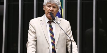 Câmara aprova lei que obriga governo a facilitar transição ordenada entre mandatos