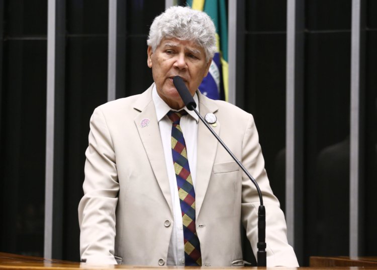 Câmara aprova lei que obriga governo a facilitar transição ordenada entre mandatos