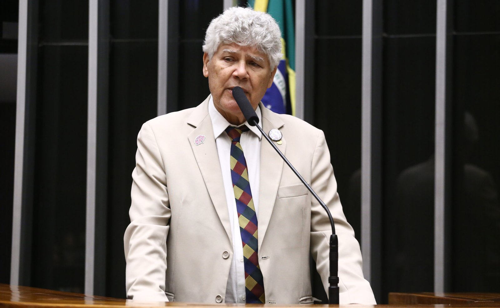 Câmara aprova lei que obriga governo a facilitar transição ordenada entre mandatos