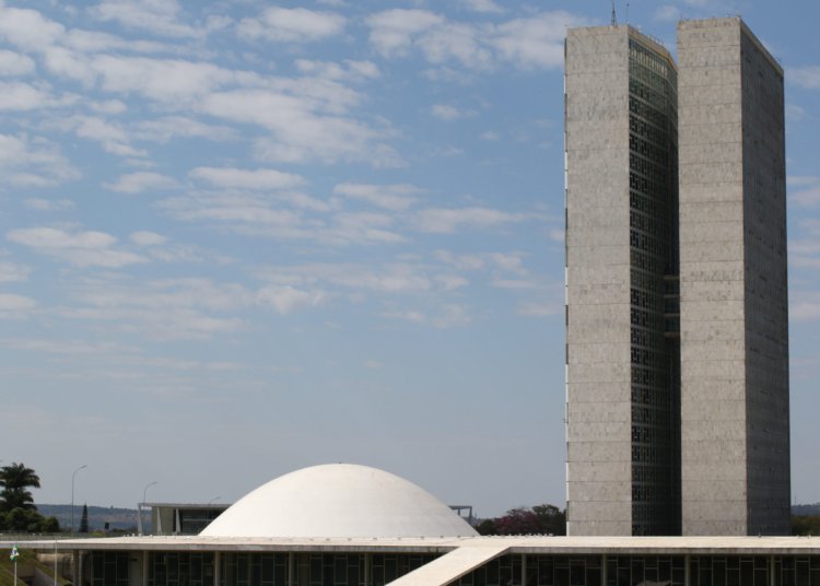 Câmara dá à ANP acesso a dados contra fraudes e fixa regras para transição de governo