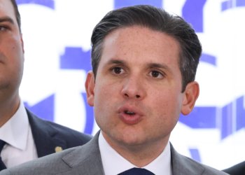 Câmara discutirá redução para 36 horas semanais através de PEC, anuncia Hugo Motta