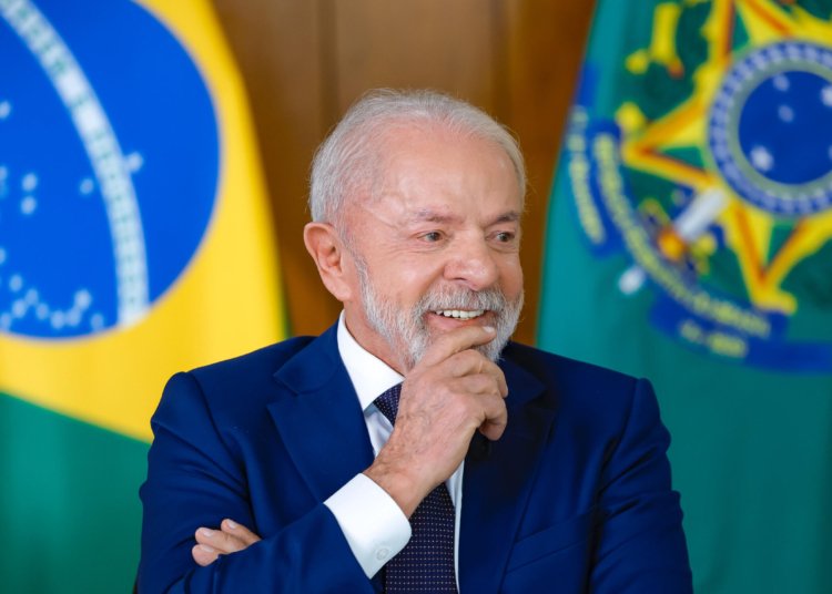 Lula envia projeto de lei ao Congresso para reduzir jornada semanal sem corte de salário