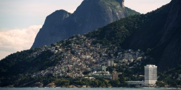 Operação no vidigal: Polícia civil do rio mira facção criminosa da bahia