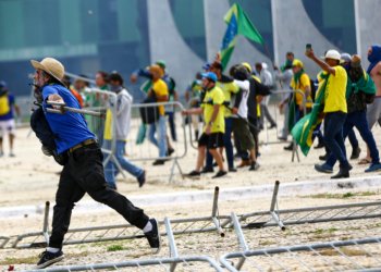 Organizações criticam derrubada do veto ao PL da Dosimetria e alertam riscos à democracia