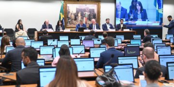 Redução de jornada: setor produtivo defende negociação coletiva e alerta para impactos