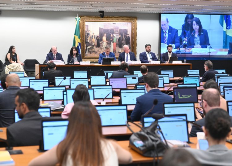 Redução de jornada: setor produtivo defende negociação coletiva e alerta para impactos