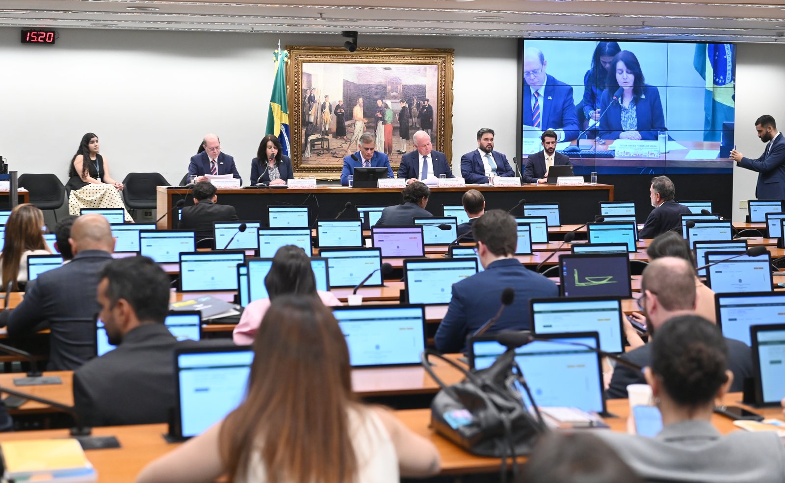 Redução de jornada: setor produtivo defende negociação coletiva e alerta para impactos