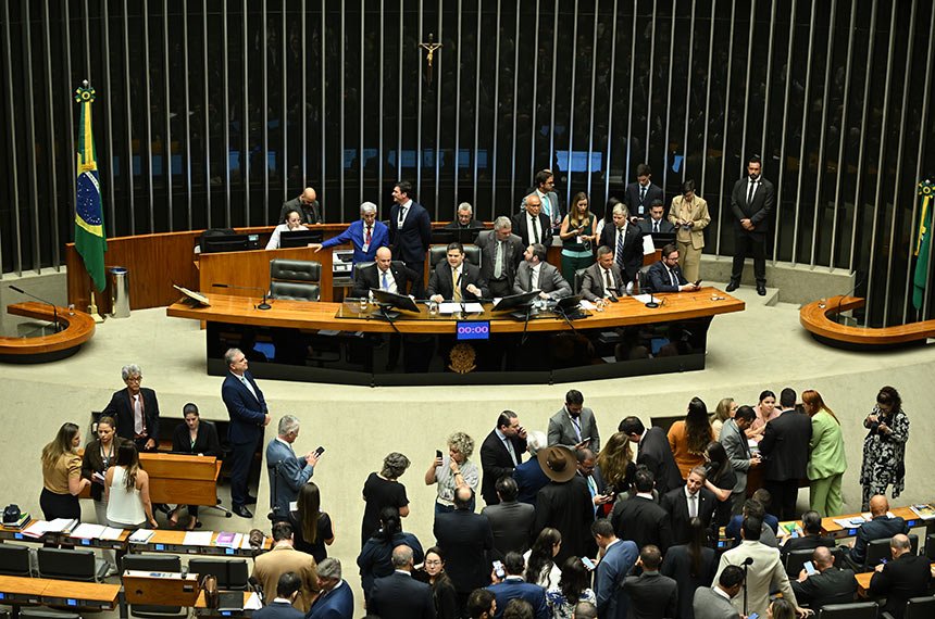 Senador Magno Malta é hospitalizado após mal-estar; estado de saúde atualizado
