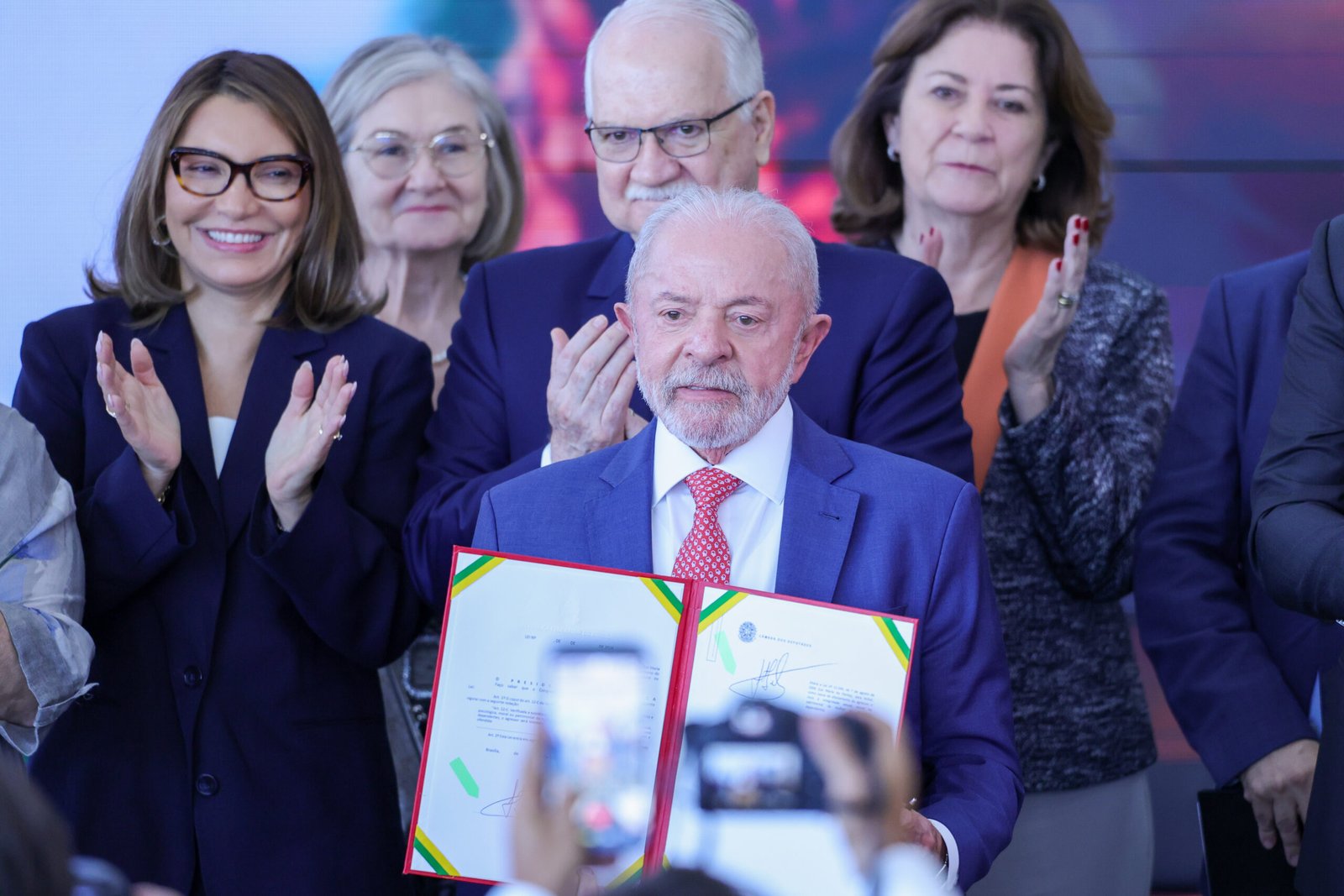 Brasil cria cadastro nacional de agressores de mulheres após 100 dias de pacto