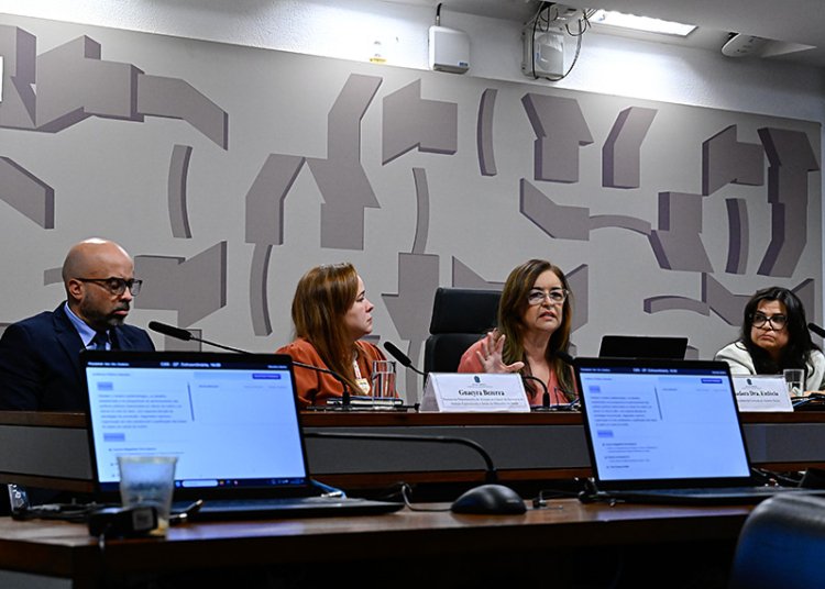 Câncer do colo do útero: debate enfatiza importância da vacinação contra o HPV