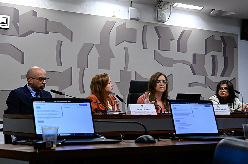 Câncer do colo do útero: debate enfatiza importância da vacinação contra o HPV