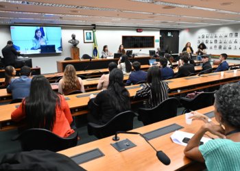 Deputada prevê votação de projeto que criminaliza a misoginia ainda neste semestre