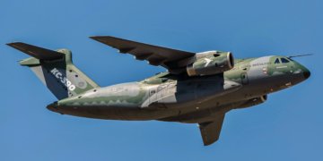 Embraer fecha venda histórica de 10 aviões C-390 Millennium para os Emirados Árabes