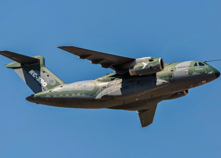 Embraer fecha venda histórica de 10 aviões C-390 Millennium para os Emirados Árabes