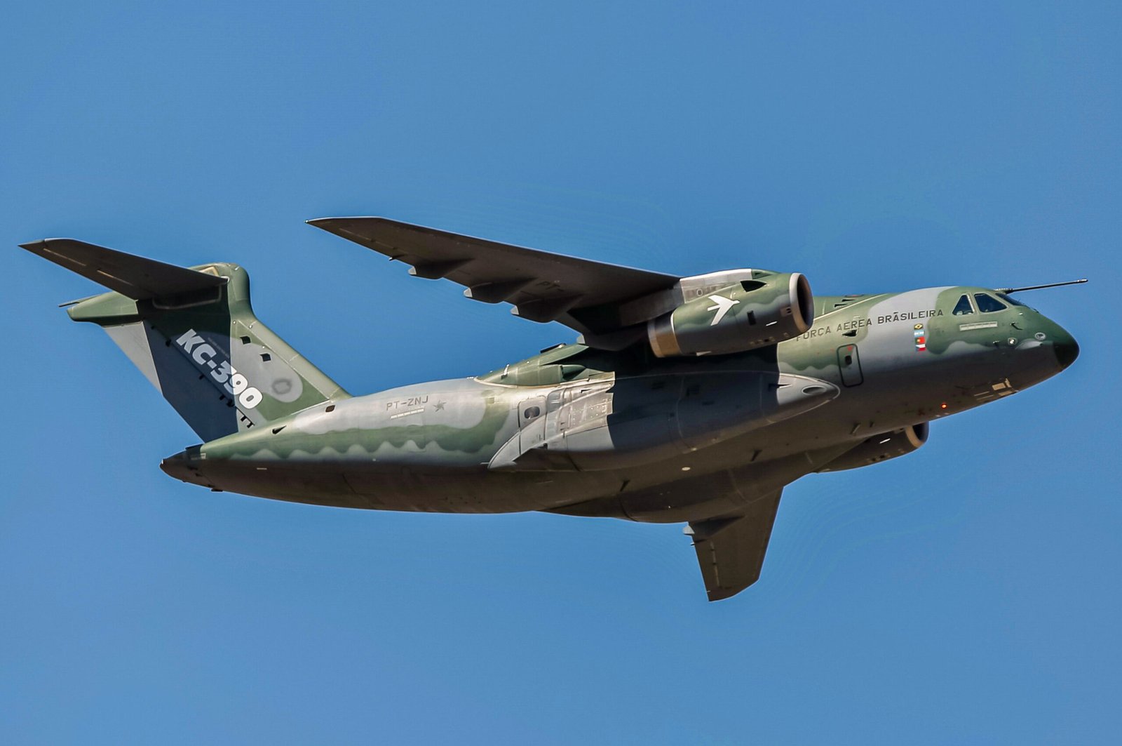 Embraer fecha venda histórica de 10 aviões C-390 Millennium para os Emirados Árabes