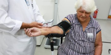 Geração prateada dominará metade do consumo em saúde até 2044