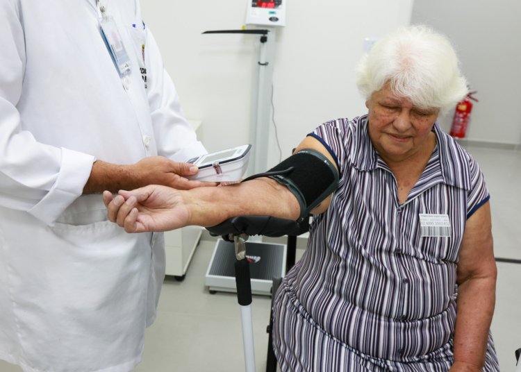 Geração prateada dominará metade do consumo em saúde até 2044