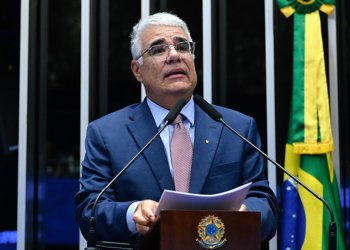Girão questiona prisão preventiva de ex-assessor de Bolsonaro