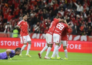 Internacional vence Fluminense por 2 a 0 e ganha fôlego na tabela do Brasileirão