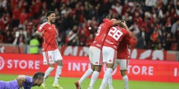 Internacional vence Fluminense por 2 a 0 e ganha fôlego na tabela do Brasileirão