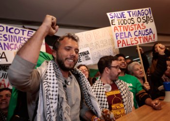 Justiça de Israel prorroga prisão de ativista brasileiro por mais seis dias