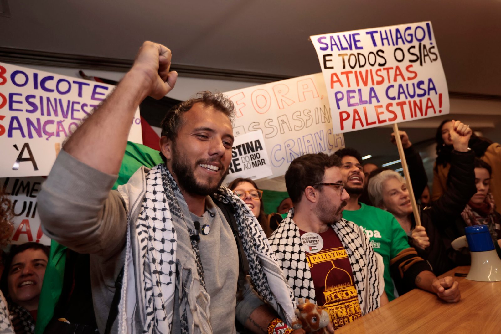 Justiça de Israel prorroga prisão de ativista brasileiro por mais seis dias