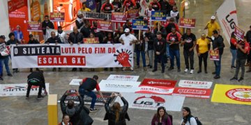 Manifestantes ocupam Aeroporto de Guarulhos pelo fim da escala 6x1