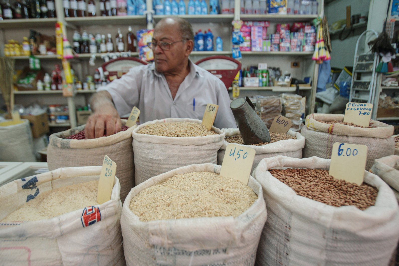 Mercado financeiro eleva previsão da inflação para 4,89% em 2024