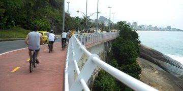 Prefeitura do Rio interdita Ciclovia Tim Maia devido à ressaca e ondas altas